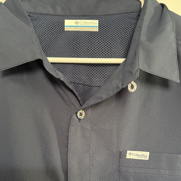 Columbia Men's Dark Blue Casual Button Down Shirt - Picture 2 of 6